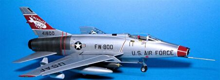 Trumpeter 01648 1/72 F-100C Super Sabre Savaş Uçağı Demonte Plastik Maketi