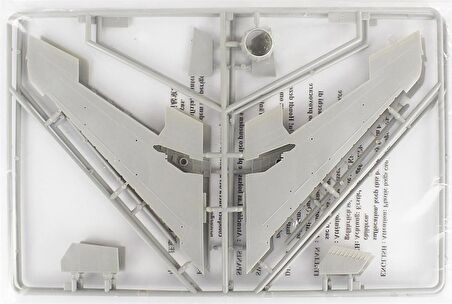 Trumpeter 02838 1/48 F-100C Super Sabre Savaş Uçağı Demonte Plastik Maketi