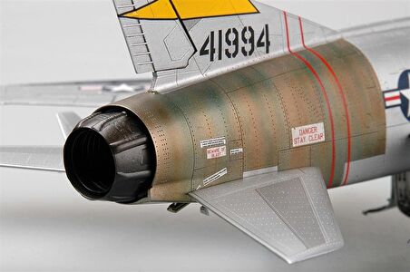 Trumpeter 02838 1/48 F-100C Super Sabre Savaş Uçağı Demonte Plastik Maketi