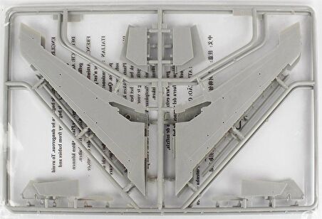 Trumpeter 02840 1/48 F-100F Super Sabre Savaş Uçağı Demonte Plastik Maketi