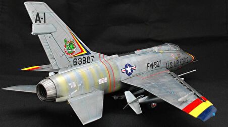 Trumpeter 02840 1/48 F-100F Super Sabre Savaş Uçağı Demonte Plastik Maketi