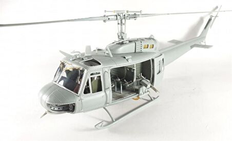 Dragon 3538 1/35 Ölçek UH-1D Huey Helikopter Plastik Model Kiti