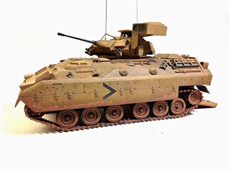 Academy 13237 1/35 M2 Bradley Amerikan Zırhlı Personel Taşıyıcı Demonte Plastik Maketi