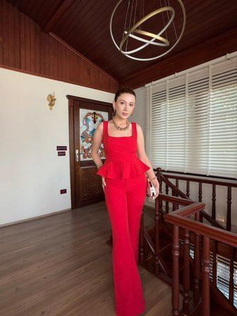 Tekstil Kadın Takım Elbise Kırmızı Kare Yaka Bluz Ve Bol Paça Pantolon L Beden