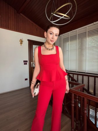 Tekstil Kadın Takım Elbise Kırmızı Kare Yaka Bluz Ve Bol Paça Pantolon L Beden