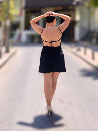 SİM GÖRÜNÜMLÜ DEGAJE YAKA SIRT BAĞLAMALI MİNİ ABİYE