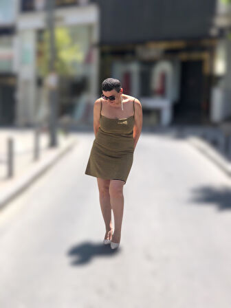 SİM GÖRÜNÜMLÜ DEGAJE YAKA SIRT BAĞLAMALI MİNİ ABİYE