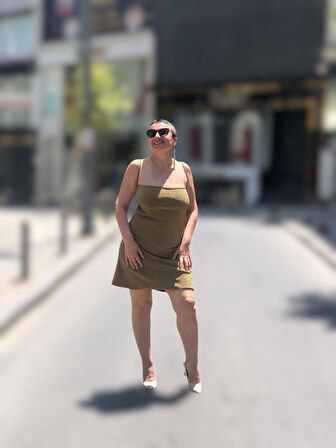 SİM GÖRÜNÜMLÜ DEGAJE YAKA SIRT BAĞLAMALI MİNİ ABİYE