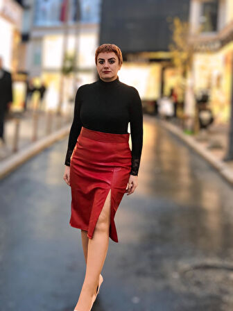 ÖNDEN YIRTMAÇLI DERİ ETEK