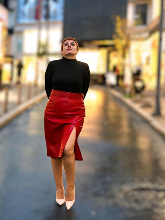 ÖNDEN YIRTMAÇLI DERİ ETEK