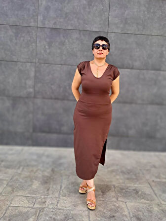 V YAKA DÜŞÜK KOL DERİN YIRTMAÇLI MİDİ BOY ELBİSE