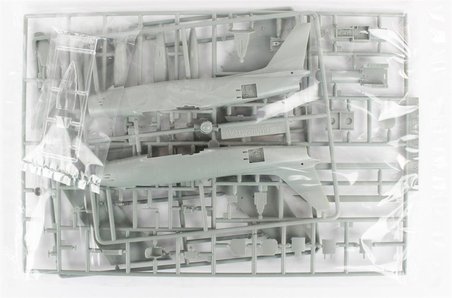 Academy 12530 1/72 Ölçek, P-47D & F-86E (Gabreski) LE Savaş Uçağı Demonte, Plastik Maket Seti