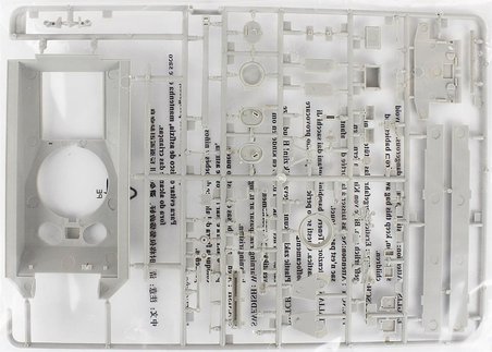 HobbyBoss 84804 1/48 Ölçek, M4A3E8 Tankı, Plastik Model Kiti