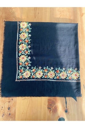 Siyah Güz Çiçekleri 120 X 120 Büyük Kare Şal 1606099