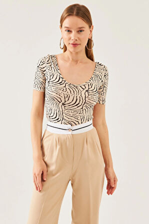 Kadın Ekru Zebra Desen U Yaka Kısa Kol Viskon Bluz