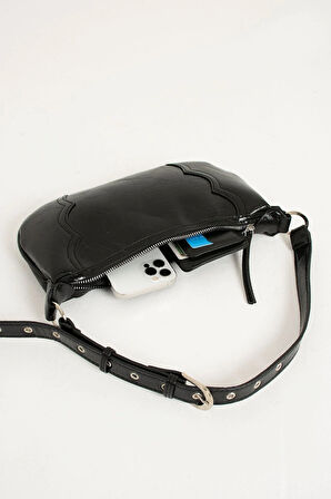 Omuz çantası siyah baget zımbalı çanta trendyestute