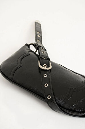 Omuz çantası siyah baget zımbalı çanta trendyestute