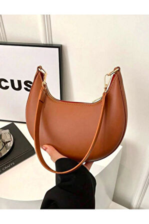 AY DİZAYNLI GÜNLÜK ŞIK TASARIMLI KADIN KOLTUK ALTI BAGET ÇANTA