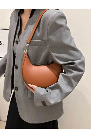 AY DİZAYNLI GÜNLÜK ŞIK TASARIMLI KADIN KOLTUK ALTI BAGET ÇANTA