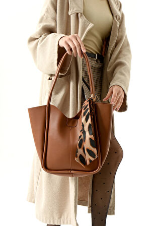 Kadın Fularlı Yavrulu Omuz Çantası