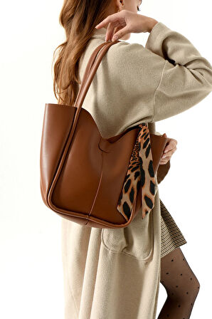 Kadın Fularlı Yavrulu Omuz Çantası