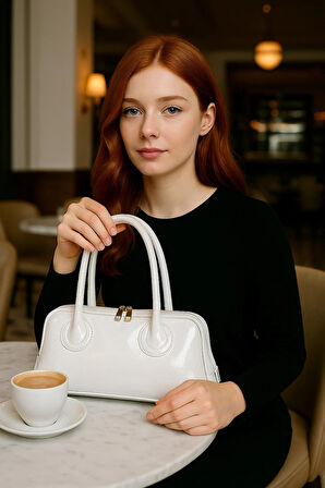 Pera Lüks Parlak Deri Omuz Çantası – Trend & Şık Tasarım