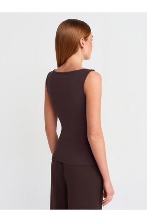 31589 Büzgülü Kayık Yaka Top-Taş