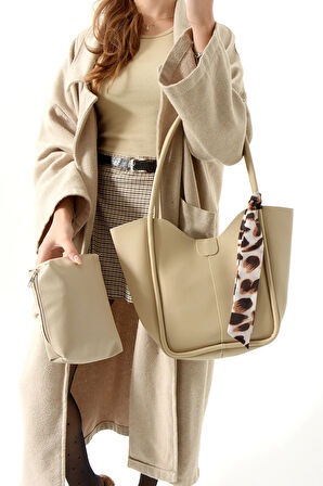 Kadın Fularlı Yavrulu Omuz Çantası