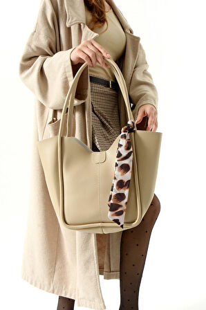 Kadın Fularlı Yavrulu Omuz Çantası