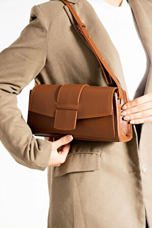 Şık tasarımlı klasik stil baget çapraz çanta