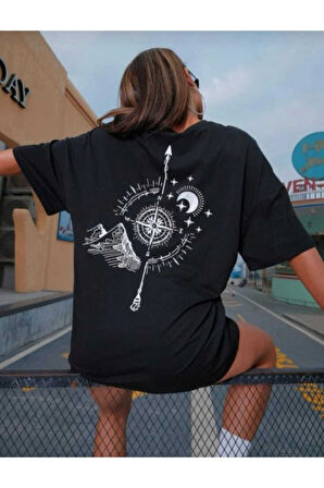 Kadın Siyah Oversize T-shirt Sırt Pusula Baskılı Tişört