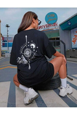 Kadın Siyah Oversize T-shirt Sırt Pusula Baskılı Tişört