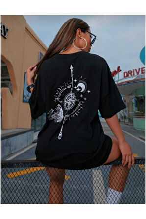 Kadın Siyah Oversize T-shirt Sırt Pusula Baskılı Tişört