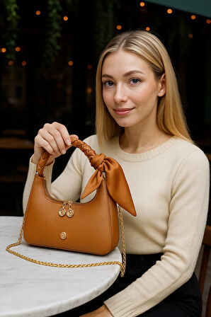 Lüks Fular Detaylı Zincir Askılı Baget Çanta