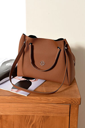 Lüks Büyük Kapasiteli Demir Kulplu Omuz Çantası