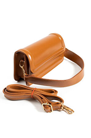 Kadın şık tasarımlı çapraz askılı  çantası