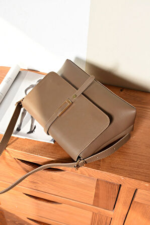 Kadın Şık Tasarımlı Çapraz Askılı Kaliteli Çanta