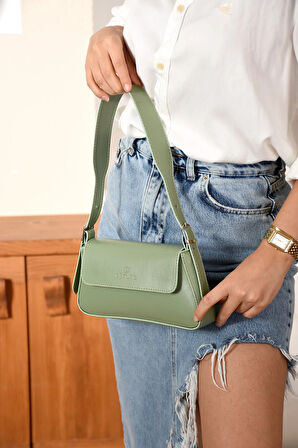 Kadın Sade Tasarımlı Şık Baget Çanta