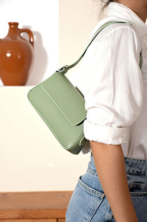 Kadın Sade Tasarımlı Şık Baget Çanta