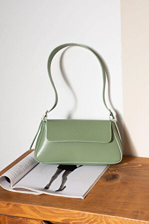 Kadın Sade Tasarımlı Şık Baget Çanta