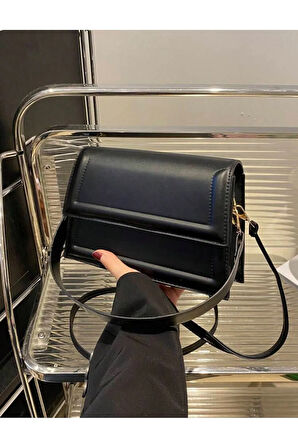 Kadın şık tasarımlı çapraz askılı  çantası