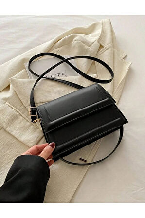 Kadın şık tasarımlı çapraz askılı  çantası