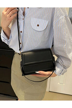 Kadın şık tasarımlı çapraz askılı  çantası