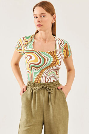 Kadın Ekru Kahve Desen Kare Yaka Kısa Kol Viskon Bluz