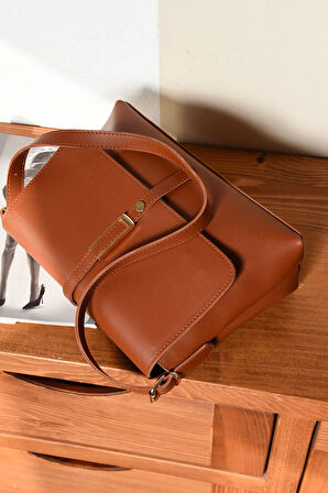 Kadın Şık Tasarımlı Çapraz Askılı Kaliteli Çanta