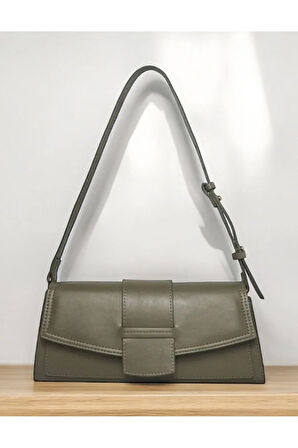 Şık tasarımlı klasik stil baget çapraz çanta