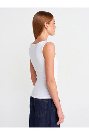 31589 Büzgülü Kayık Yaka Top-Taş