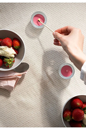 Blodbok Tealight Mum, Parlak Pembe, 3.5 Saat Çilek Kokulu 30'lu