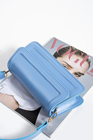 Kadın şık tasarımlı çapraz askılı  çantası