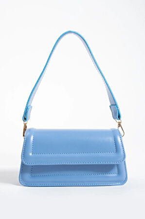 Kadın şık tasarımlı çapraz askılı  çantası